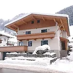 Hoamatl, * トゥクス